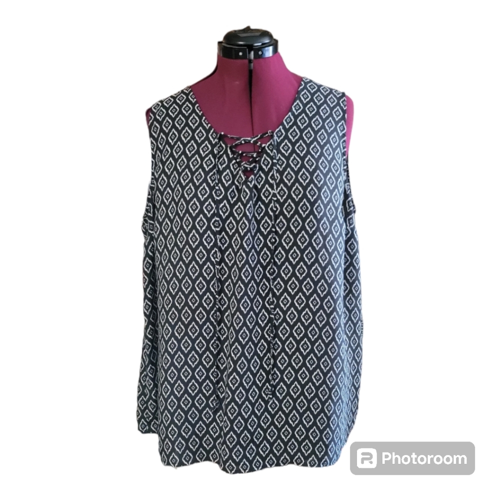 ✨️$3 or 2 for $5✨️Terra & Sky sleeveless top